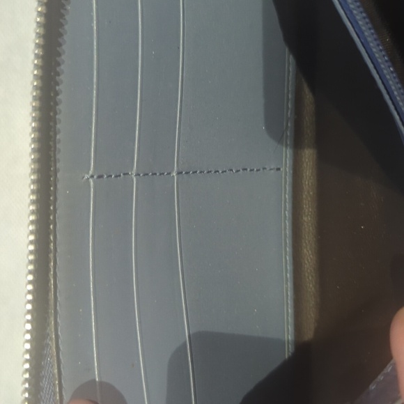 Authentic Gucci Guccissima Studded Wallet – Gunmetal Gray leather Patent - Picture 9 of 14